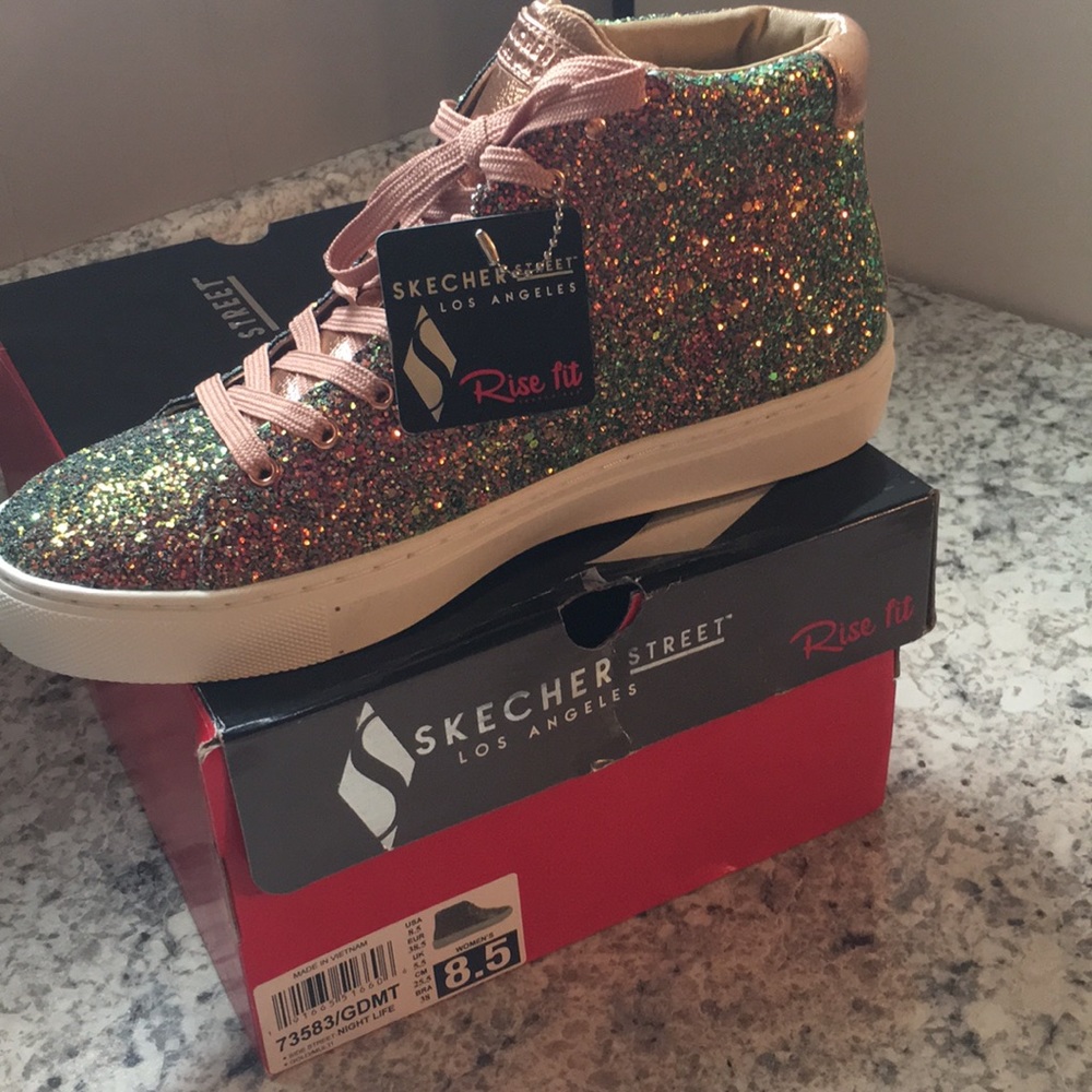 Skecher Street Los Angeles Rise Fit